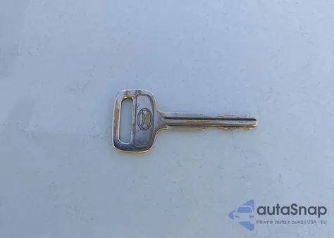 2000 Toyota Camry Le из США, поврежденный, VIN JT2BG22K2Y0500549